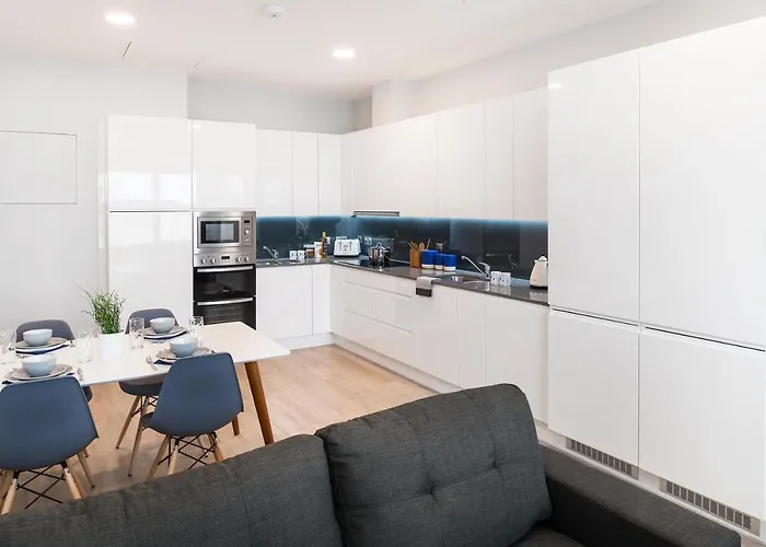 Yugo Explore - Kavanagh Court Apartment *