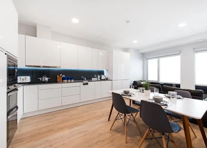 Yugo Explore - Kavanagh Court Apartment