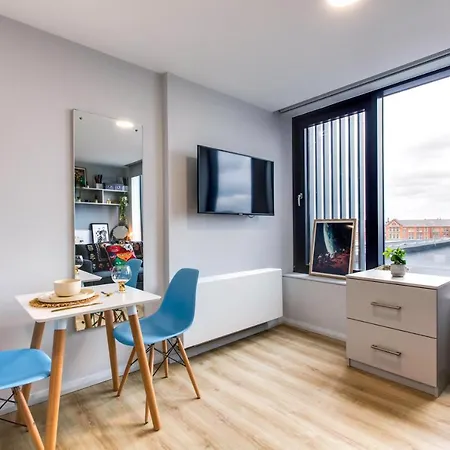 Yugo Explore - Kavanagh Court Apartment *